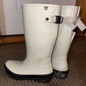 Bogs Women's Cream and Black Boots
